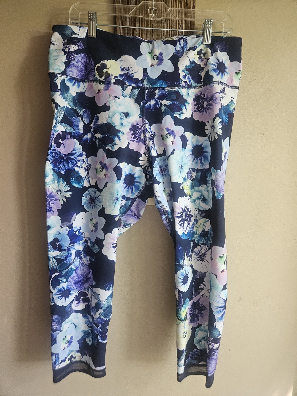 Old Navy Navy Floral Capri Leggings, Size XXL